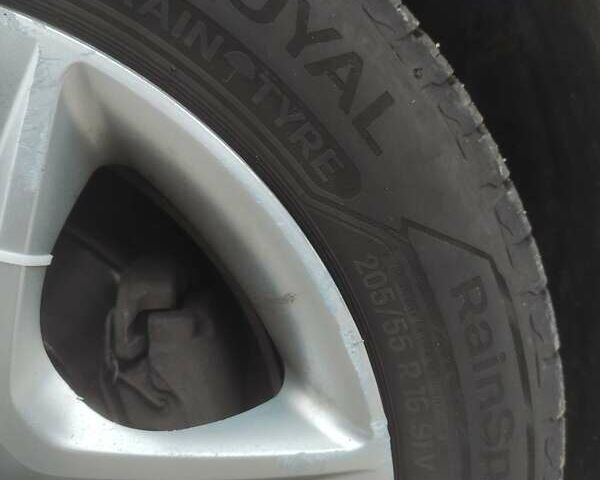 Черный Форд Фокус, объемом двигателя 1.6 л и пробегом 266 тыс. км за 5700 $, фото 11 на Automoto.ua