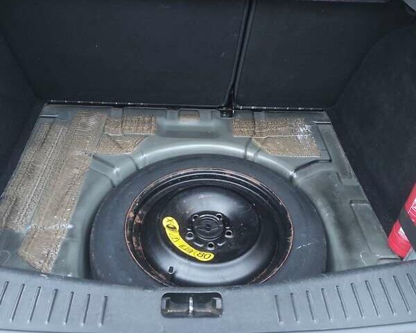 Черный Форд Фокус, объемом двигателя 1.6 л и пробегом 266 тыс. км за 5700 $, фото 6 на Automoto.ua