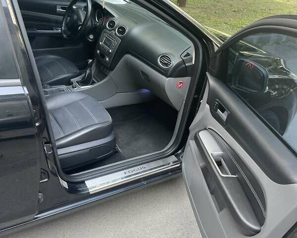 Форд Фокус 2009 у Харкові на Automoto.ua Чорний Форд Фокус, об'ємом двигуна 1.8 л та пробігом 188 тис. км за 6800 $, фото 3 на Automoto.ua