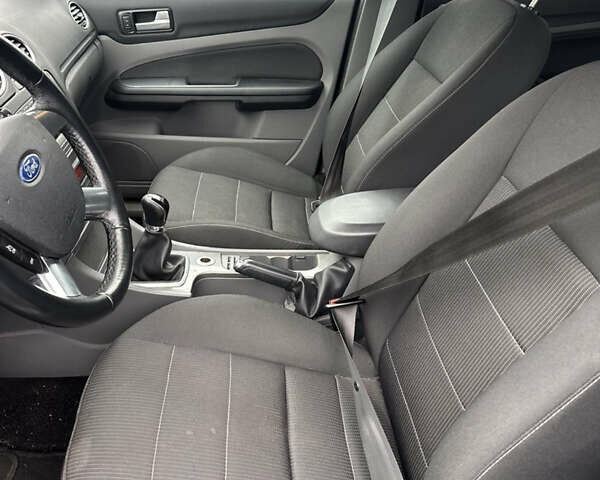 Черный Форд Фокус, объемом двигателя 1.8 л и пробегом 283 тыс. км за 5200 $, фото 4 на Automoto.ua