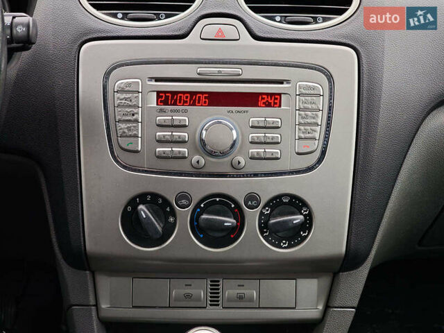 Черный Форд Фокус, объемом двигателя 1.6 л и пробегом 266 тыс. км за 5490 $, фото 13 на Automoto.ua