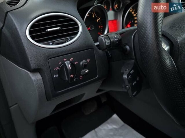 Черный Форд Фокус, объемом двигателя 1.6 л и пробегом 209 тыс. км за 6850 $, фото 26 на Automoto.ua