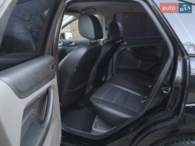 Черный Форд Фокус, объемом двигателя 1.6 л и пробегом 209 тыс. км за 6850 $, фото 27 на Automoto.ua