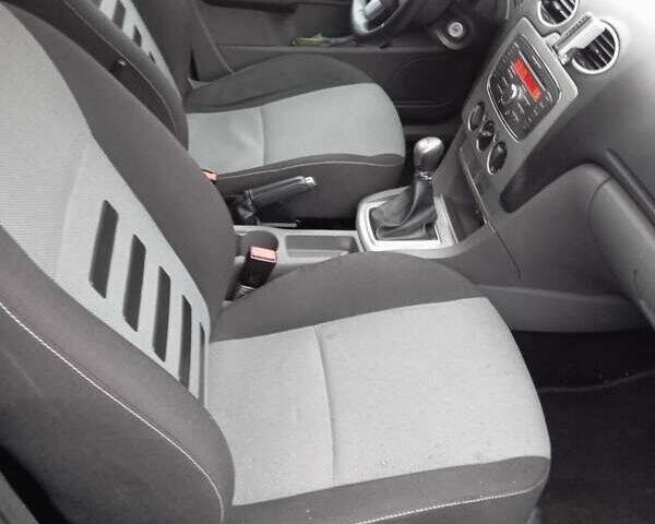 Черный Форд Фокус, объемом двигателя 1.6 л и пробегом 187 тыс. км за 4900 $, фото 5 на Automoto.ua