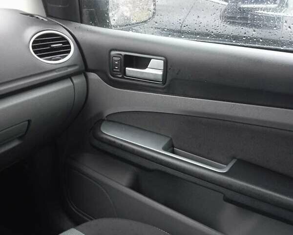 Черный Форд Фокус, объемом двигателя 1.6 л и пробегом 187 тыс. км за 4900 $, фото 14 на Automoto.ua