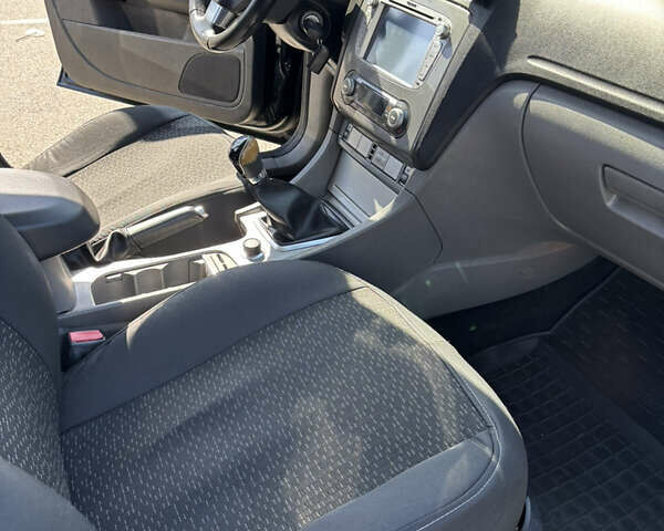 Черный Форд Фокус, объемом двигателя 2 л и пробегом 255 тыс. км за 6000 $, фото 13 на Automoto.ua