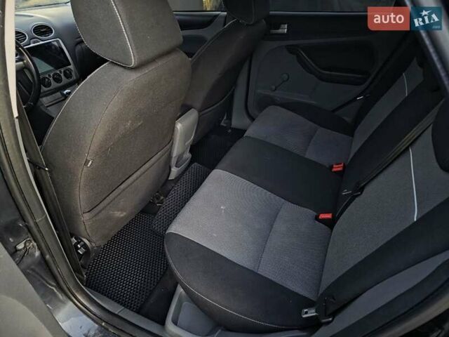 Черный Форд Фокус, объемом двигателя 1.6 л и пробегом 189 тыс. км за 5599 $, фото 22 на Automoto.ua