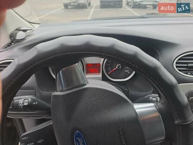 Черный Форд Фокус, объемом двигателя 1.6 л и пробегом 133 тыс. км за 6100 $, фото 4 на Automoto.ua