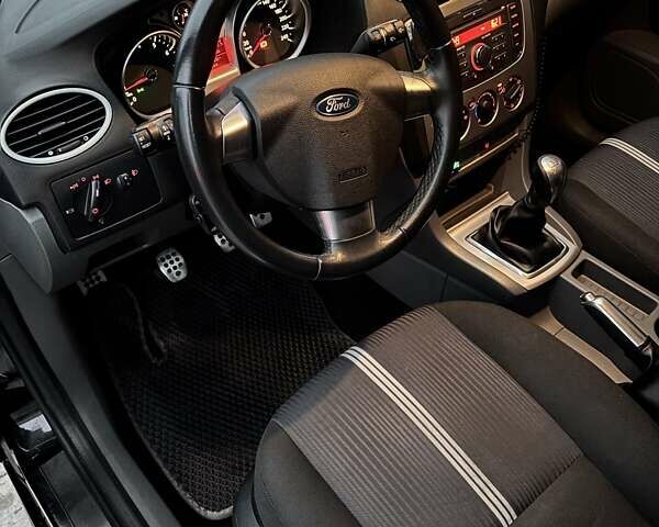 Чорний Форд Фокус, об'ємом двигуна 1.6 л та пробігом 134 тис. км за 8400 $, фото 4 на Automoto.ua