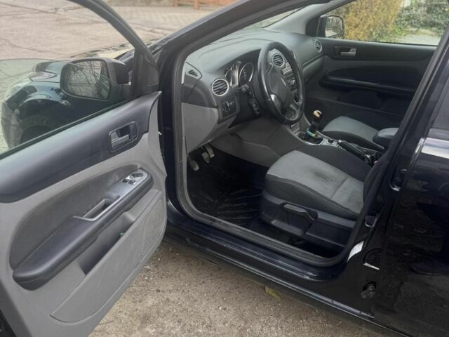 Черный Форд Фокус, объемом двигателя 1.6 л и пробегом 187 тыс. км за 4500 $, фото 12 на Automoto.ua