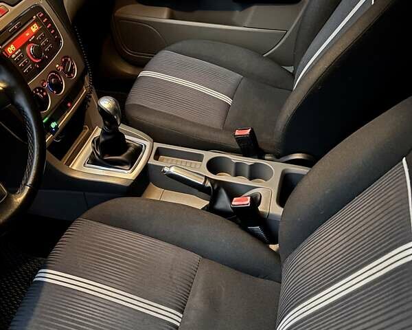 Чорний Форд Фокус, об'ємом двигуна 1.6 л та пробігом 134 тис. км за 8400 $, фото 6 на Automoto.ua