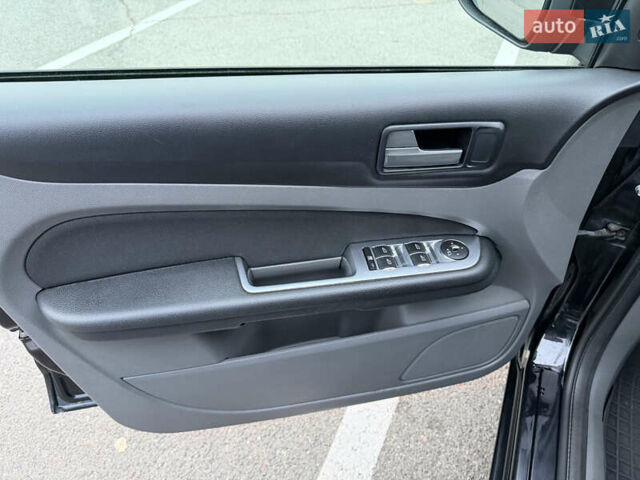 Черный Форд Фокус, объемом двигателя 1.56 л и пробегом 178 тыс. км за 6500 $, фото 13 на Automoto.ua