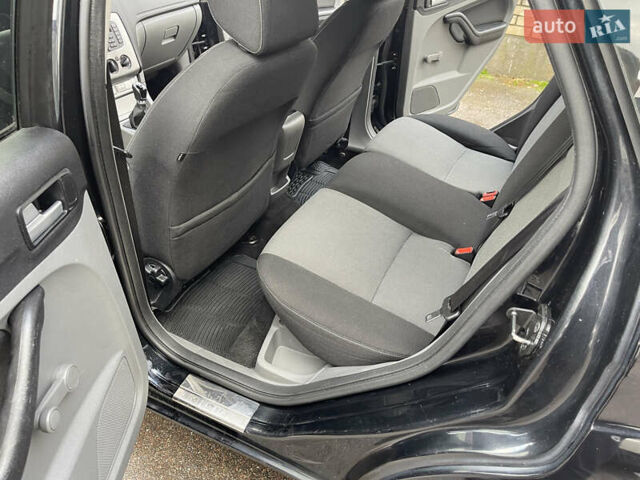 Черный Форд Фокус, объемом двигателя 1.6 л и пробегом 178 тыс. км за 6300 $, фото 15 на Automoto.ua