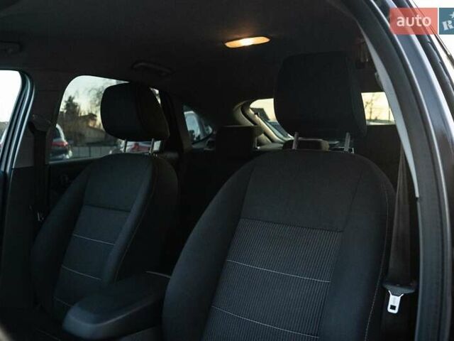 Чорний Форд Фокус, об'ємом двигуна 2 л та пробігом 258 тис. км за 7700 $, фото 27 на Automoto.ua