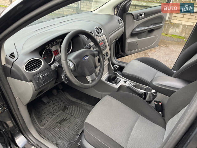 Черный Форд Фокус, объемом двигателя 1.6 л и пробегом 178 тыс. км за 6300 $, фото 12 на Automoto.ua