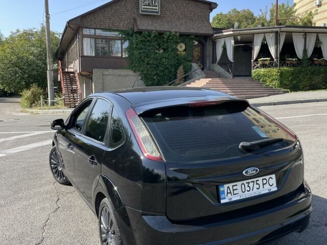 Черный Форд Фокус, объемом двигателя 1.6 л и пробегом 300 тыс. км за 5100 $, фото 4 на Automoto.ua