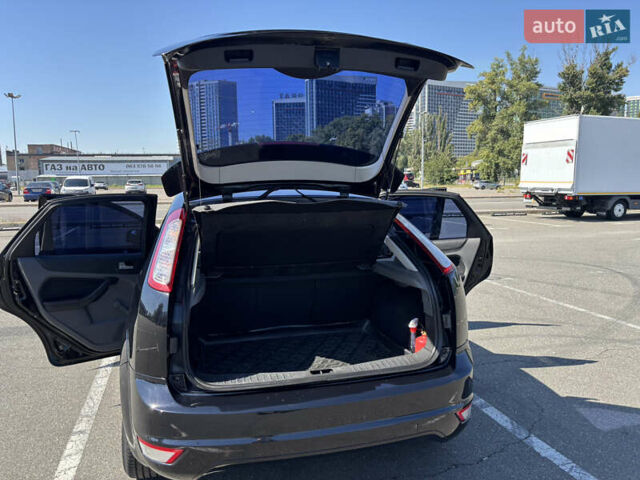 Черный Форд Фокус, объемом двигателя 2 л и пробегом 255 тыс. км за 6000 $, фото 7 на Automoto.ua