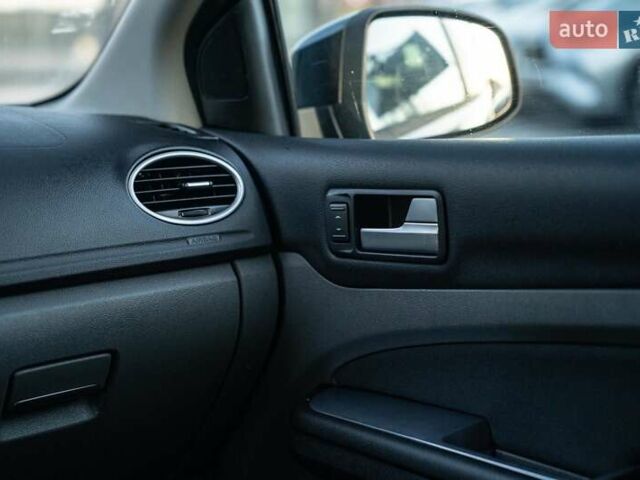 Чорний Форд Фокус, об'ємом двигуна 2 л та пробігом 258 тис. км за 7700 $, фото 26 на Automoto.ua