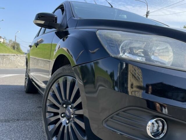 Черный Форд Фокус, объемом двигателя 1.6 л и пробегом 300 тыс. км за 5100 $, фото 5 на Automoto.ua