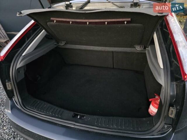 Черный Форд Фокус, объемом двигателя 1.6 л и пробегом 189 тыс. км за 5599 $, фото 24 на Automoto.ua