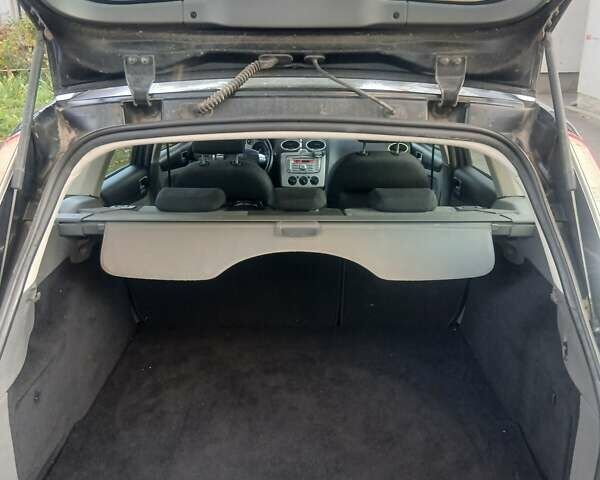 Черный Форд Фокус, объемом двигателя 1.8 л и пробегом 213 тыс. км за 6200 $, фото 5 на Automoto.ua