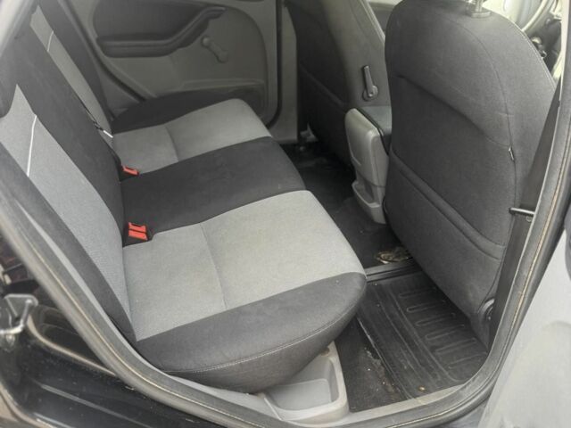 Черный Форд Фокус, объемом двигателя 1.6 л и пробегом 187 тыс. км за 4500 $, фото 11 на Automoto.ua