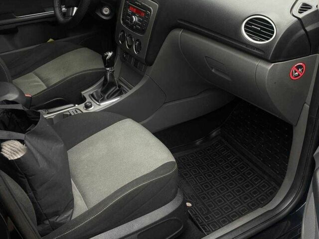 Черный Форд Фокус, объемом двигателя 1.6 л и пробегом 235 тыс. км за 5500 $, фото 1 на Automoto.ua