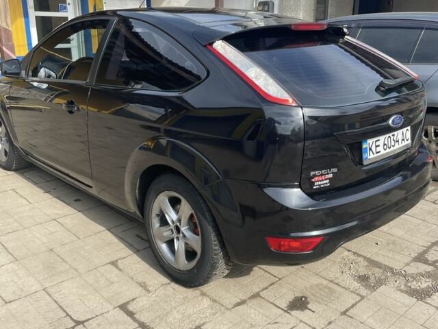 Черный Форд Фокус, объемом двигателя 2 л и пробегом 250 тыс. км за 5000 $, фото 2 на Automoto.ua