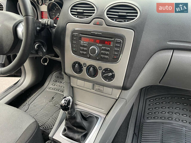 Черный Форд Фокус, объемом двигателя 1.6 л и пробегом 178 тыс. км за 6300 $, фото 19 на Automoto.ua