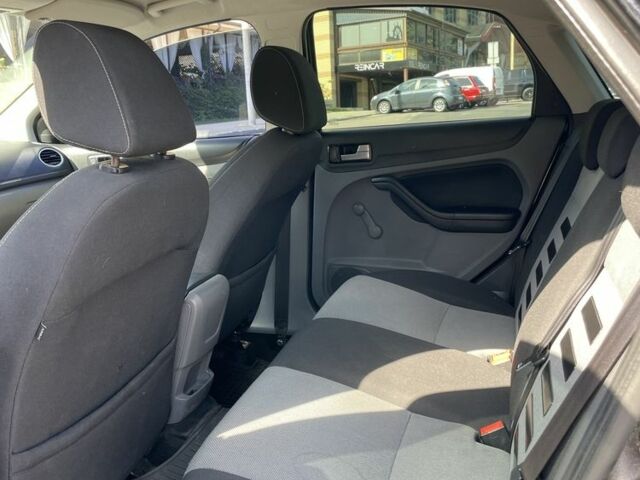 Черный Форд Фокус, объемом двигателя 1.6 л и пробегом 300 тыс. км за 5100 $, фото 6 на Automoto.ua