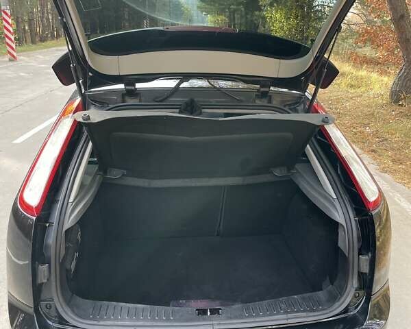 Чорний Форд Фокус, об'ємом двигуна 2 л та пробігом 257 тис. км за 5400 $, фото 13 на Automoto.ua