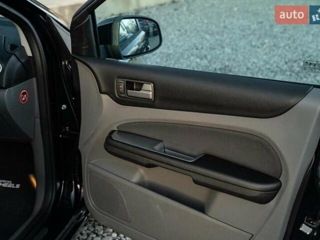 Чорний Форд Фокус, об'ємом двигуна 2 л та пробігом 258 тис. км за 7700 $, фото 31 на Automoto.ua