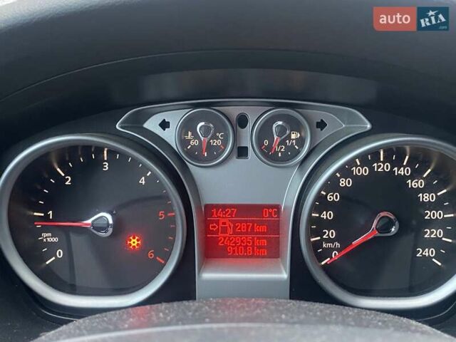 Черный Форд Фокус, объемом двигателя 1.8 л и пробегом 242 тыс. км за 5000 $, фото 9 на Automoto.ua