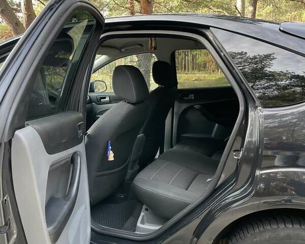 Чорний Форд Фокус, об'ємом двигуна 2 л та пробігом 257 тис. км за 5400 $, фото 11 на Automoto.ua