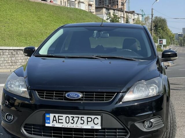 Черный Форд Фокус, объемом двигателя 1.6 л и пробегом 300 тыс. км за 6000 $, фото 1 на Automoto.ua