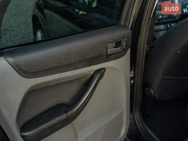 Чорний Форд Фокус, об'ємом двигуна 2 л та пробігом 258 тис. км за 7700 $, фото 32 на Automoto.ua