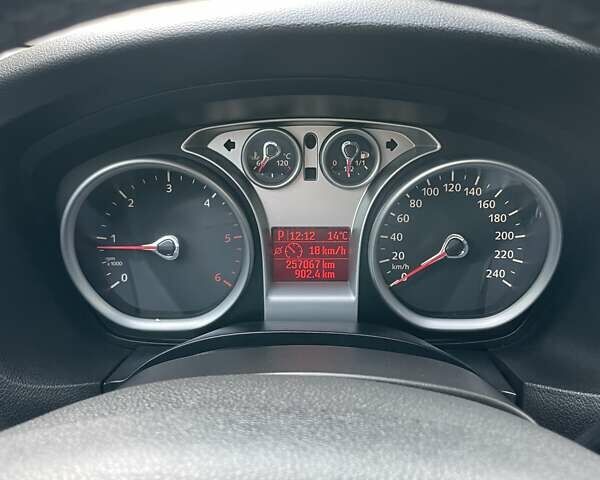 Чорний Форд Фокус, об'ємом двигуна 2 л та пробігом 257 тис. км за 5400 $, фото 9 на Automoto.ua