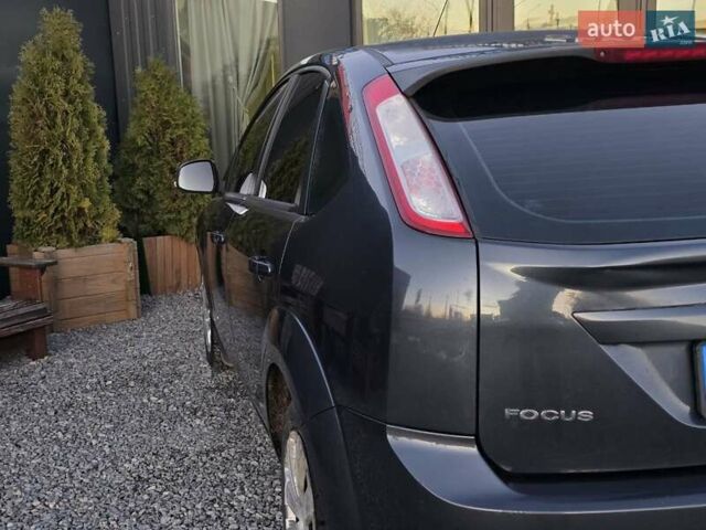 Черный Форд Фокус, объемом двигателя 1.6 л и пробегом 189 тыс. км за 5599 $, фото 18 на Automoto.ua