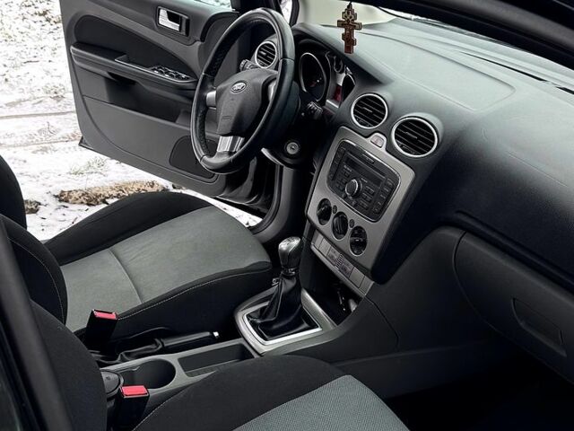 Чорний Форд Фокус, об'ємом двигуна 1.6 л та пробігом 235 тис. км за 6200 $, фото 7 на Automoto.ua