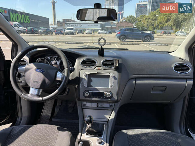 Черный Форд Фокус, объемом двигателя 2 л и пробегом 255 тыс. км за 6000 $, фото 2 на Automoto.ua