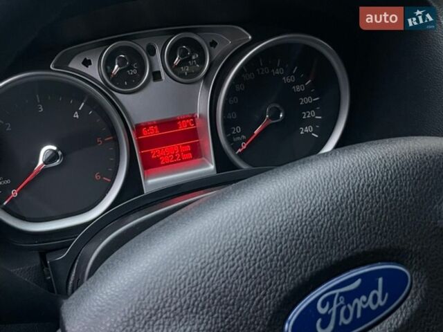Чорний Форд Фокус, об'ємом двигуна 2 л та пробігом 235 тис. км за 5800 $, фото 18 на Automoto.ua