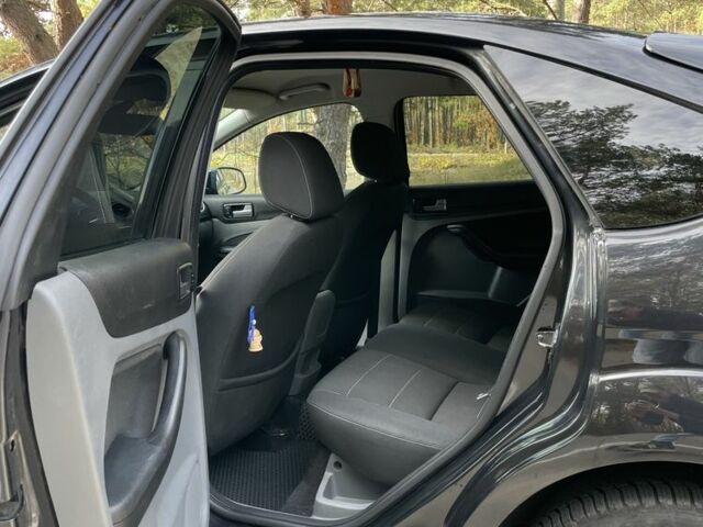 Чорний Форд Фокус, об'ємом двигуна 2 л та пробігом 257 тис. км за 5400 $, фото 10 на Automoto.ua