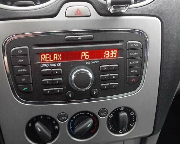 Черный Форд Фокус, объемом двигателя 1.6 л и пробегом 187 тыс. км за 4900 $, фото 12 на Automoto.ua