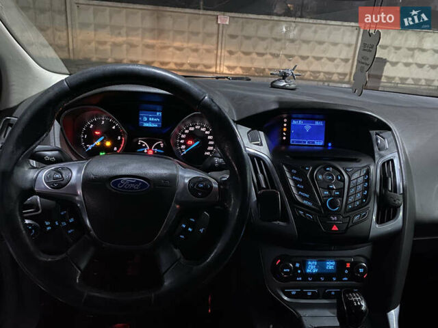Черный Форд Фокус, объемом двигателя 1.6 л и пробегом 208 тыс. км за 6800 $, фото 4 на Automoto.ua
