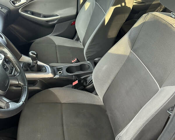 Черный Форд Фокус, объемом двигателя 1.6 л и пробегом 249 тыс. км за 6500 $, фото 5 на Automoto.ua