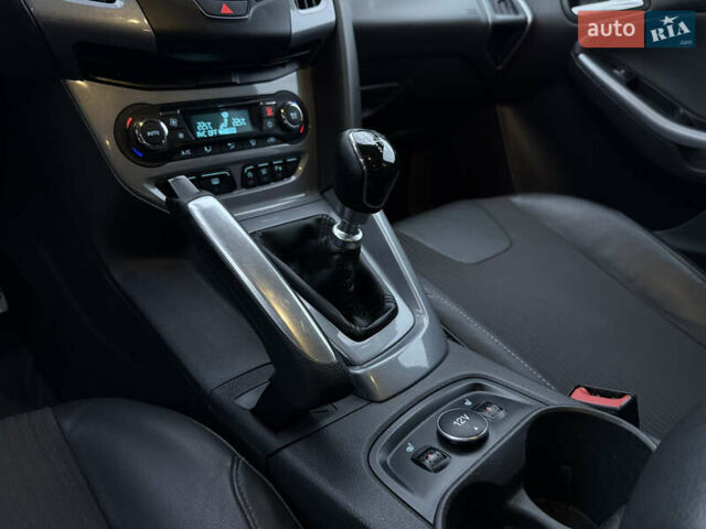 Черный Форд Фокус, объемом двигателя 1.6 л и пробегом 209 тыс. км за 8300 $, фото 30 на Automoto.ua