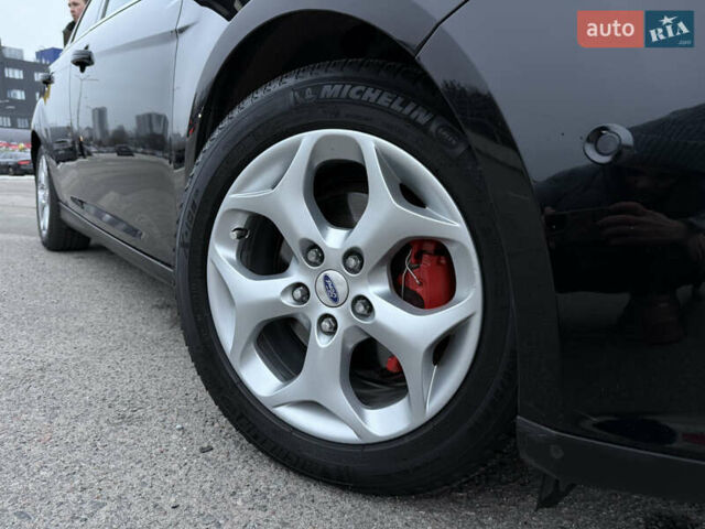 Черный Форд Фокус, объемом двигателя 1.6 л и пробегом 209 тыс. км за 8300 $, фото 14 на Automoto.ua