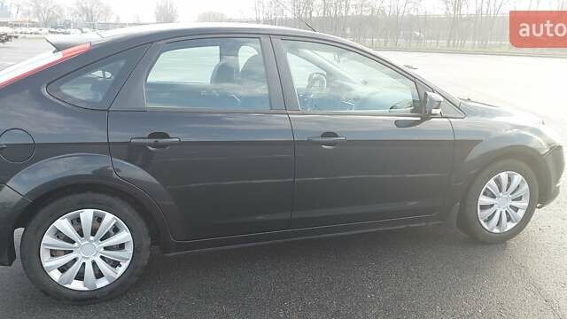 Черный Форд Фокус, объемом двигателя 1.6 л и пробегом 211 тыс. км за 5600 $, фото 2 на Automoto.ua