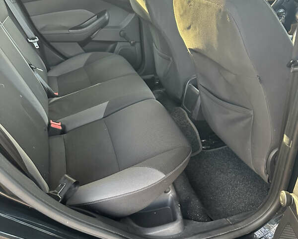 Черный Форд Фокус, объемом двигателя 1.6 л и пробегом 249 тыс. км за 6500 $, фото 6 на Automoto.ua