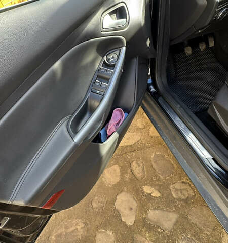 Черный Форд Фокус, объемом двигателя 1.6 л и пробегом 196 тыс. км за 8300 $, фото 15 на Automoto.ua